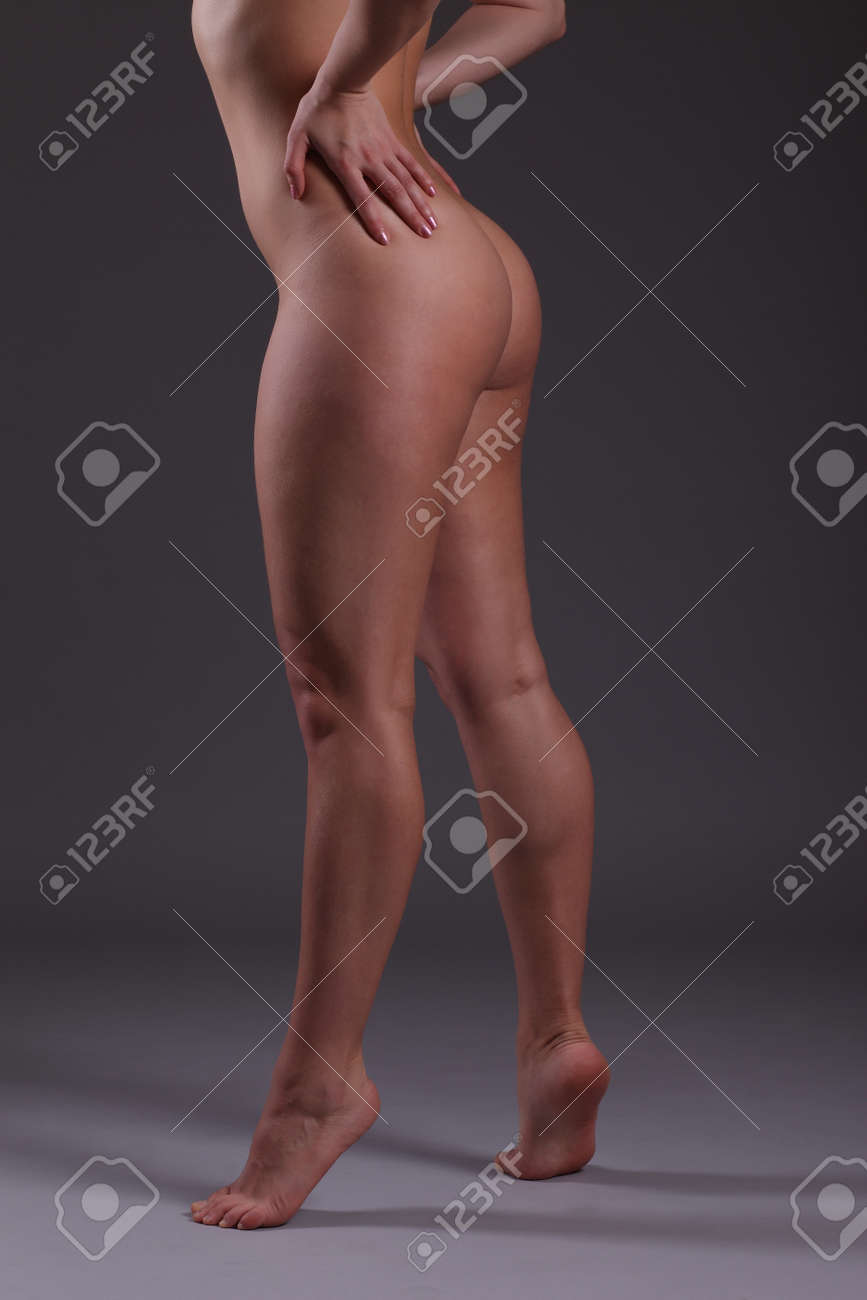 Immagini Stock - Bel Culo Nudo Femminile E Le Gambe. Image 37075912