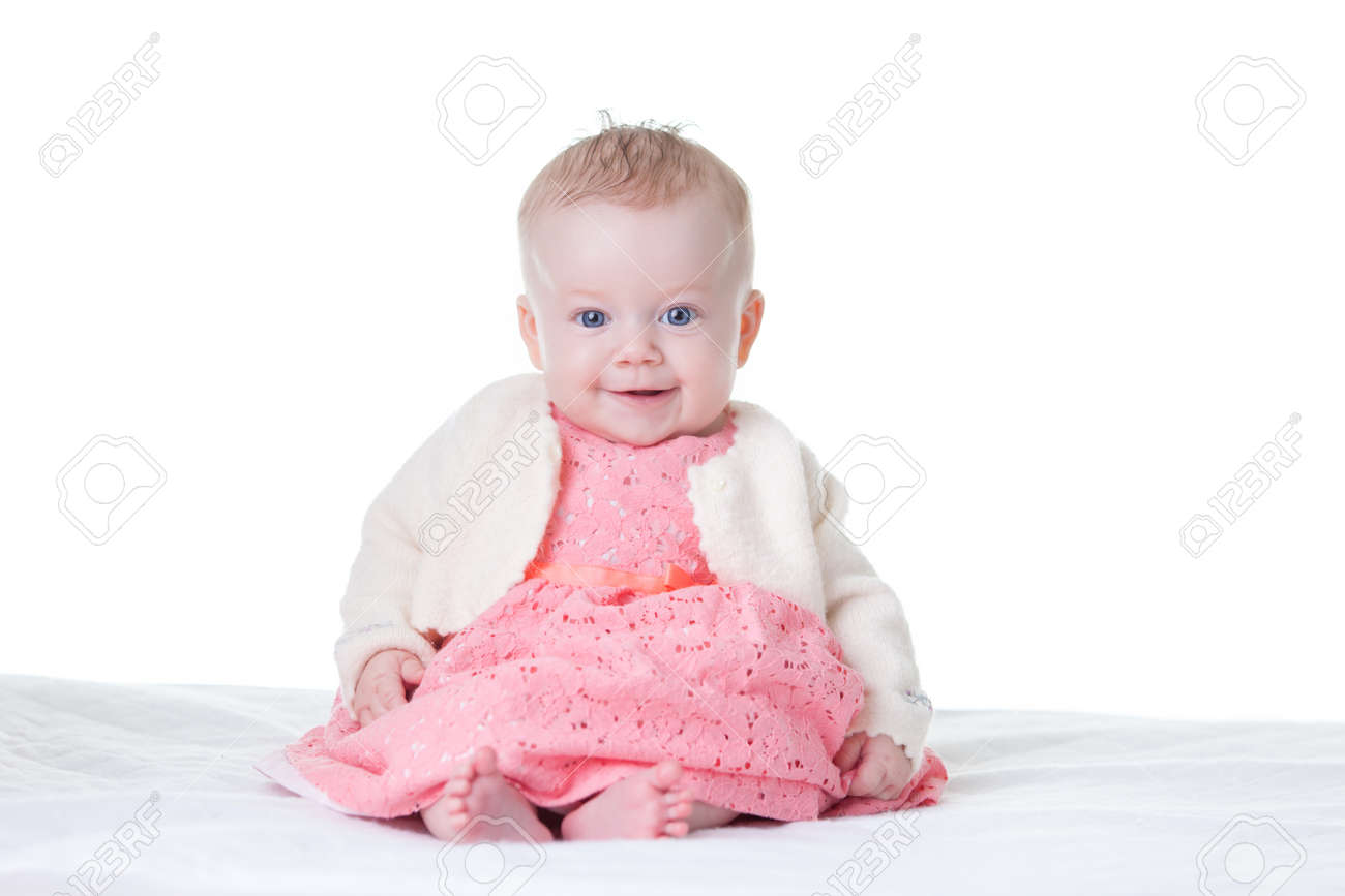 座っている ピンクのドレスで小さなかわいい赤ちゃん女の子の分離 の写真素材 画像素材 Image