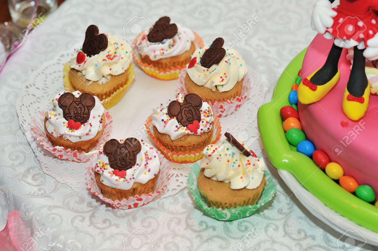 Baby Shower Gateaux Pour Une Fille Et Garcon Banque D Images Et Photos Libres De Droits Image