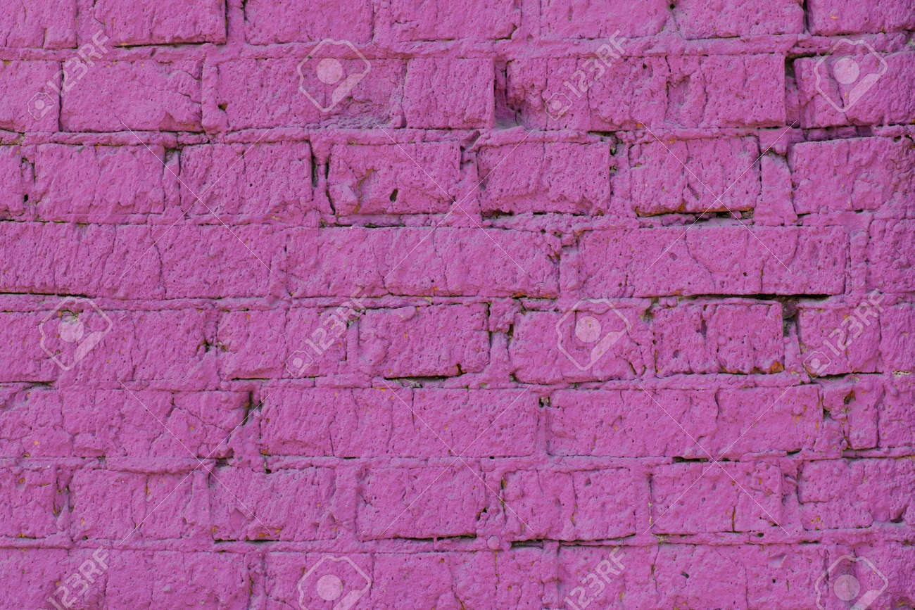 背景の壁レンガ紫のライラック明るいファサード の写真素材 画像素材 Image