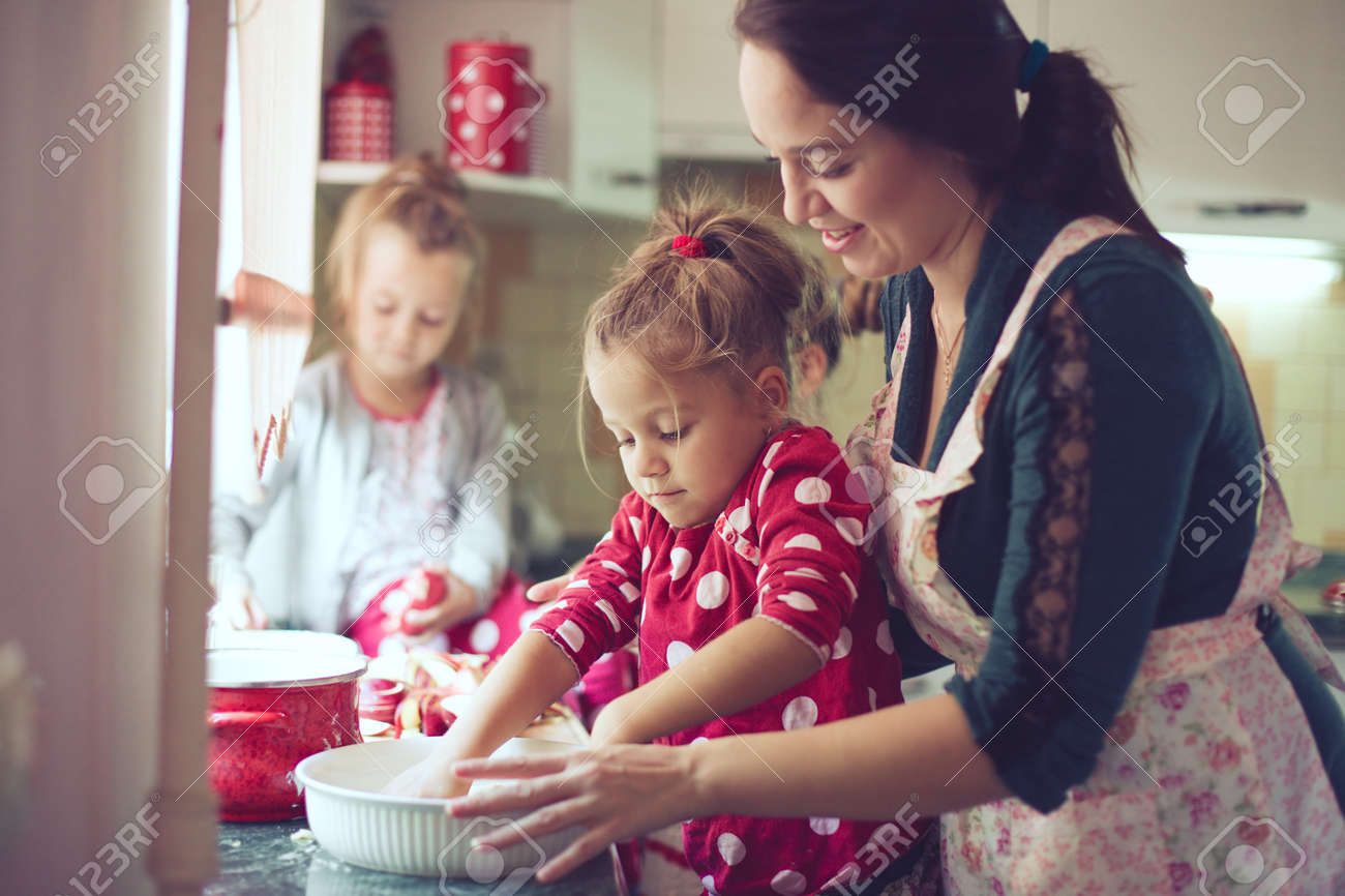 Montessori 4 Attivita Da Fare In Cucina Con I Bambini Nostrofiglio It