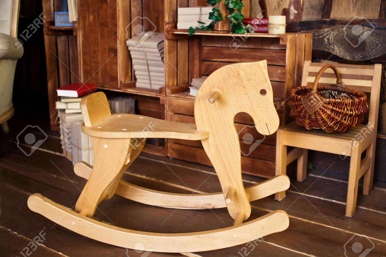 caballito mecedora de madera