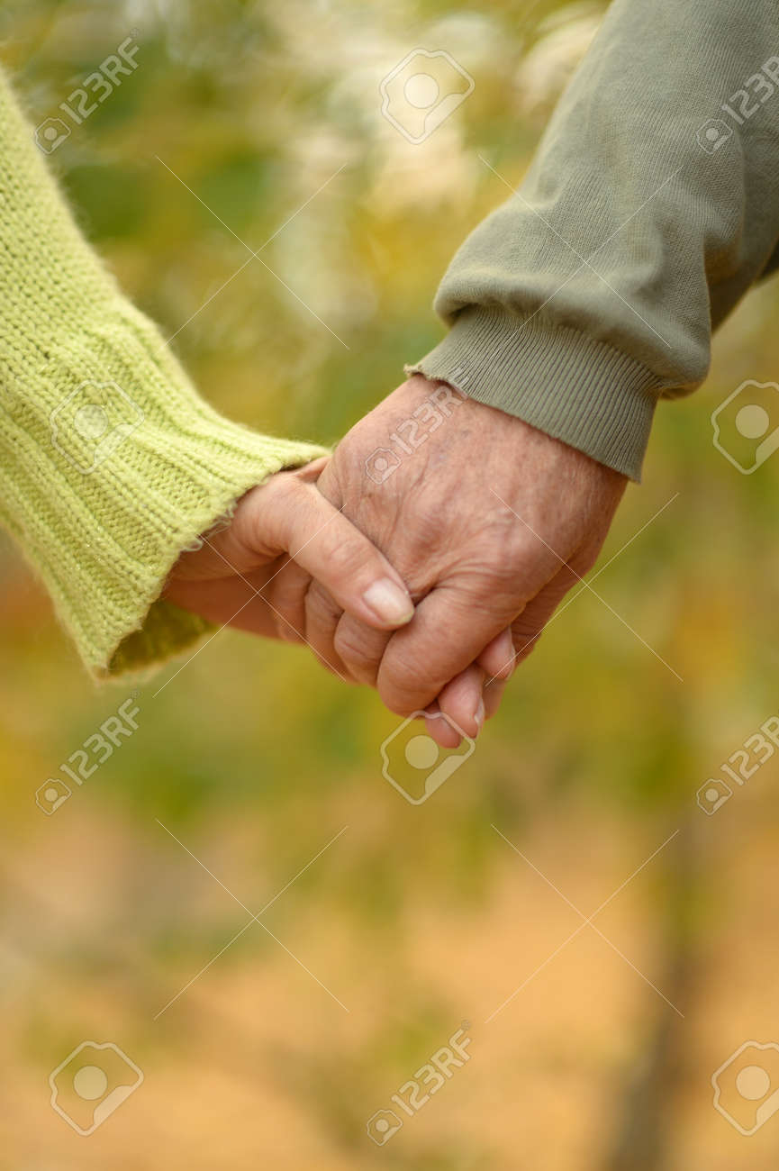 How to download youtube music onto your iphone 6 without itunes Picture of elderly couple holding hands