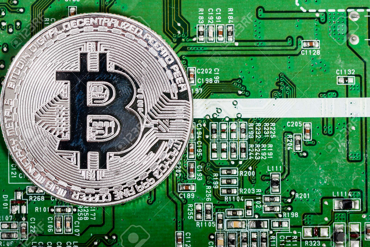 ビットコインコイン.新しい仮想通貨。暗号通貨のマイニング。ビジネスとトレーディングの概念。の写真素材・画像素材 Image 94734793