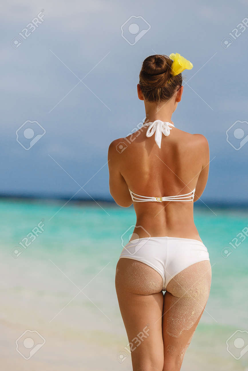 海の近くの熱帯のビーチの背景に砂浜のセクシーな女性のお尻 の写真素材 画像素材 Image 海の近くの熱帯のビーチの背景に砂浜のセクシーな女性のお尻 の写真素材 画像素材 Image