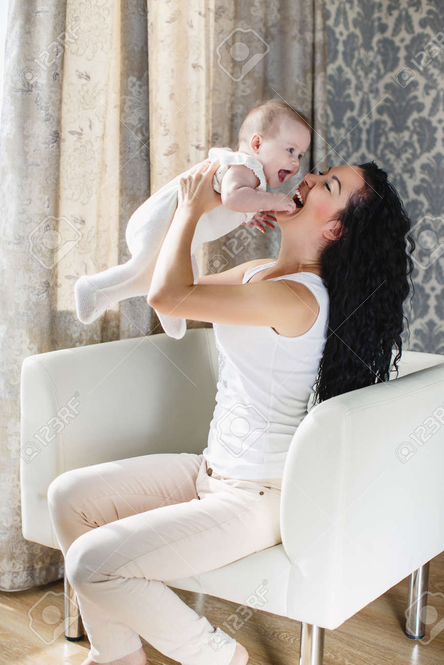 Baise une fille aux cheveux bouclés noirs Baise une fille aux cheveux bouclés noirs