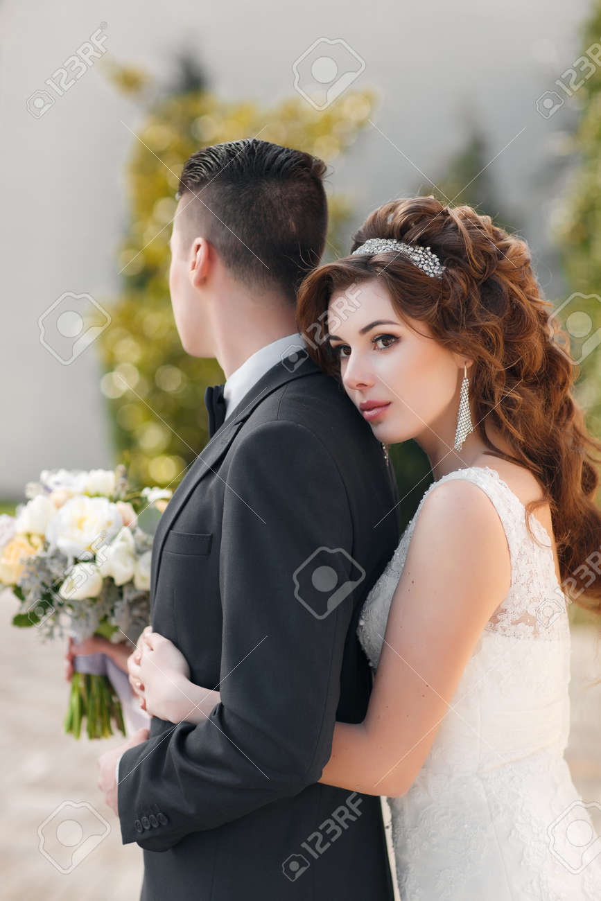 Wedding Dresses With Short Hair