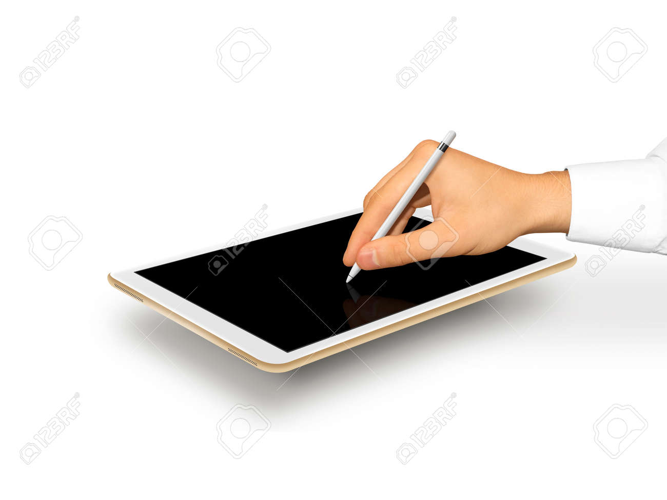 グラフィック タブレット画面近くスタイラスを持っている手 模擬空のタブが表示されます 図面 絵画 スケッチのデザイナー 新しいデジタイザー鉛筆プレゼンテーション ゴールド タブレット タッチ スクリーンのモックアップ 入力デバイス の写真素材 画像素材 グラフィック タブレット画面近くスタイラスを持っている手 模擬空のタブが表示されます 図面 絵画 スケッチのデザイナー 新しいデジタイザー鉛筆プレゼンテーション ゴールド タブレット タッチ スクリーンのモックアップ 入力デバイス の写真素材 画像素材