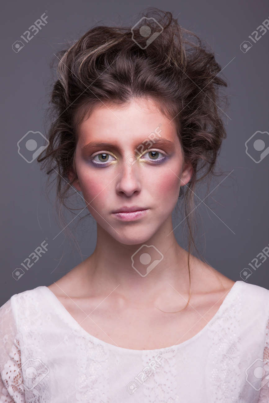 若くて可愛い女の子 スタジオ撮影します の写真素材 画像素材 Image 若くて可愛い女の子 スタジオ撮影します の写真素材 画像素材 Image