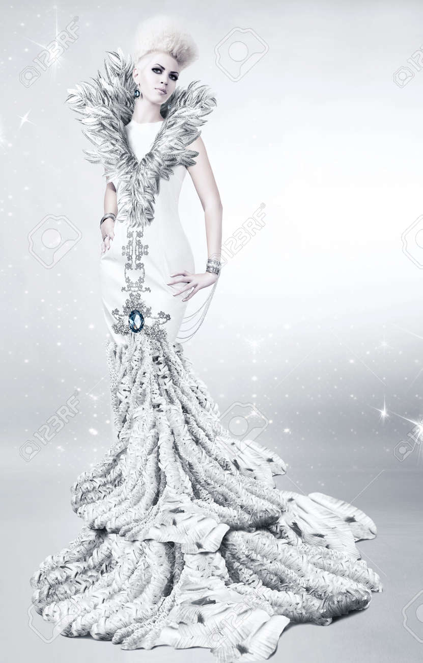 white feather collar