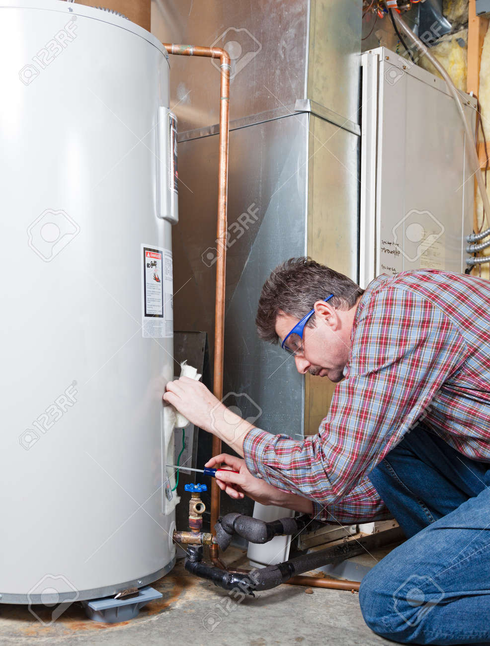 Water heater maintenance by the technician - 20145114 Water heater maintenance by the technician - 20145114