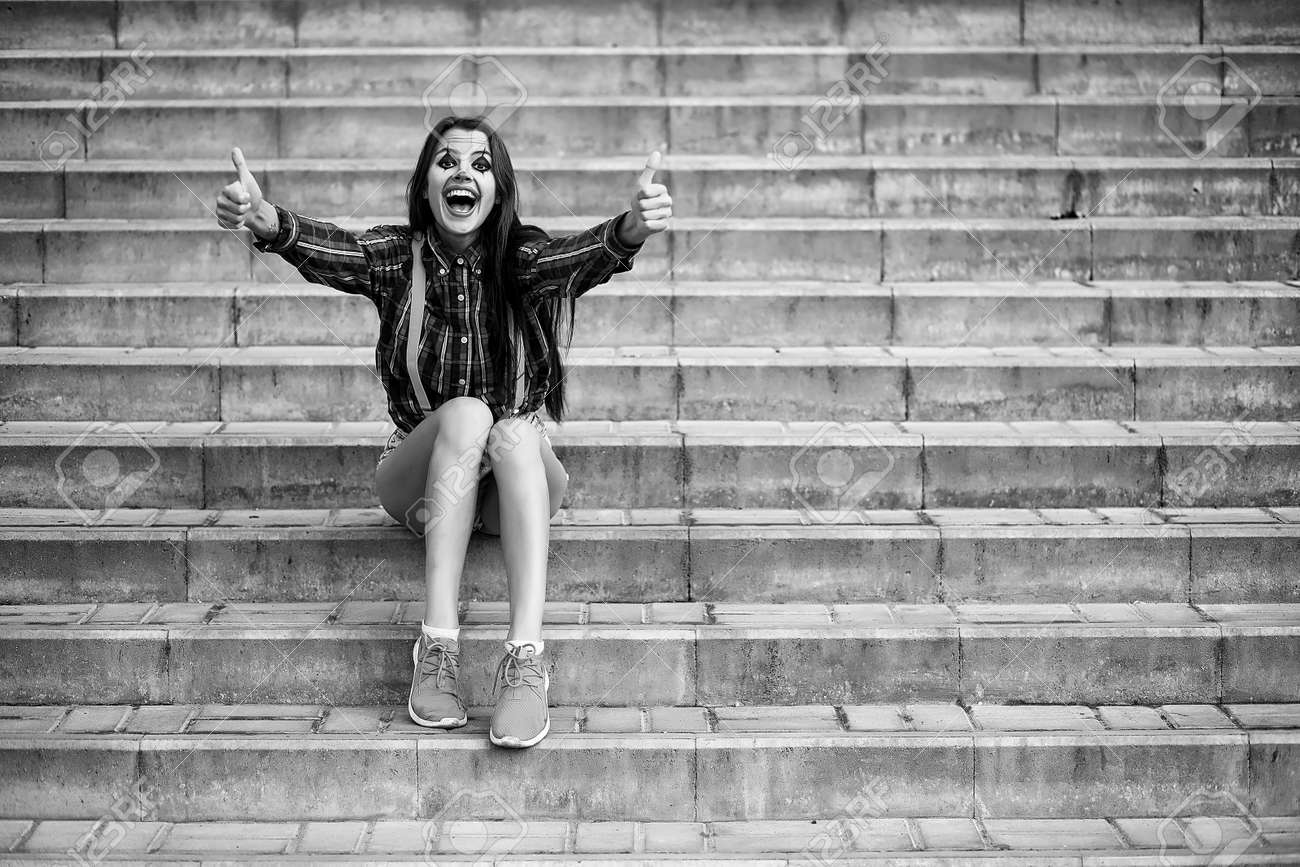 ピエロメイクの少女黒と白 の写真素材 画像素材 Image 96776530