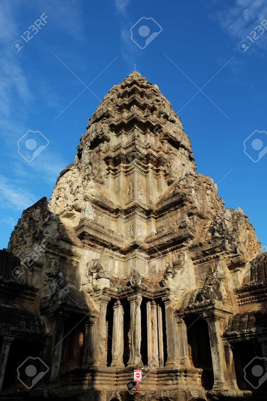 めるる様keep古玩・クメール王朝「一面四臂最高神」ヴィシュヌ・アンコールワット めるる様keep古玩・クメール王朝「一面四臂最高神」ヴィシュヌ