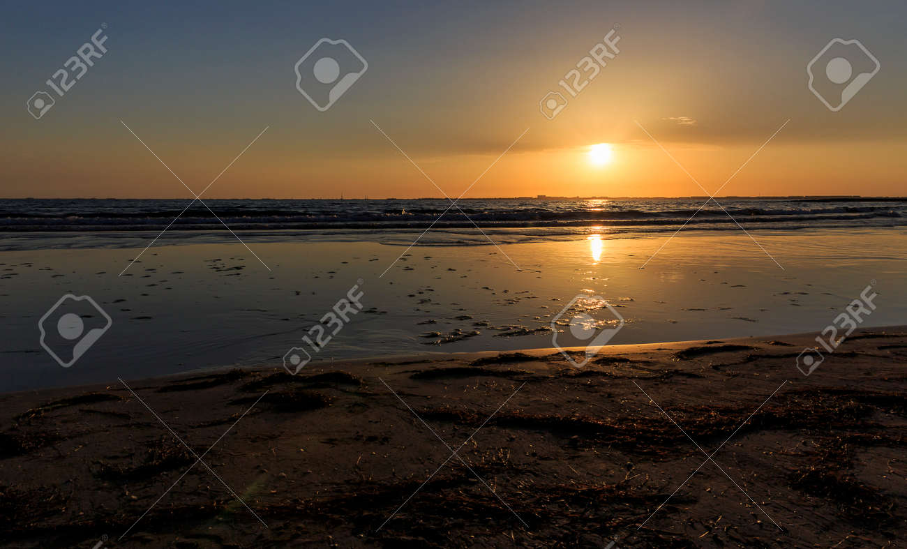 Kustenstrand Im Kaspischen Meer Nahe Baku Bei Sonnenaufgang