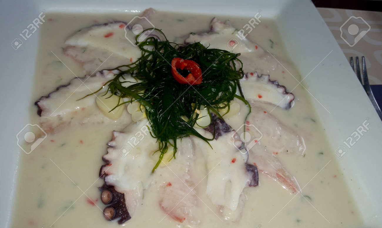 オリーブのタコ 伝統的なペルー料理 健康食品 の写真素材 画像素材 Image