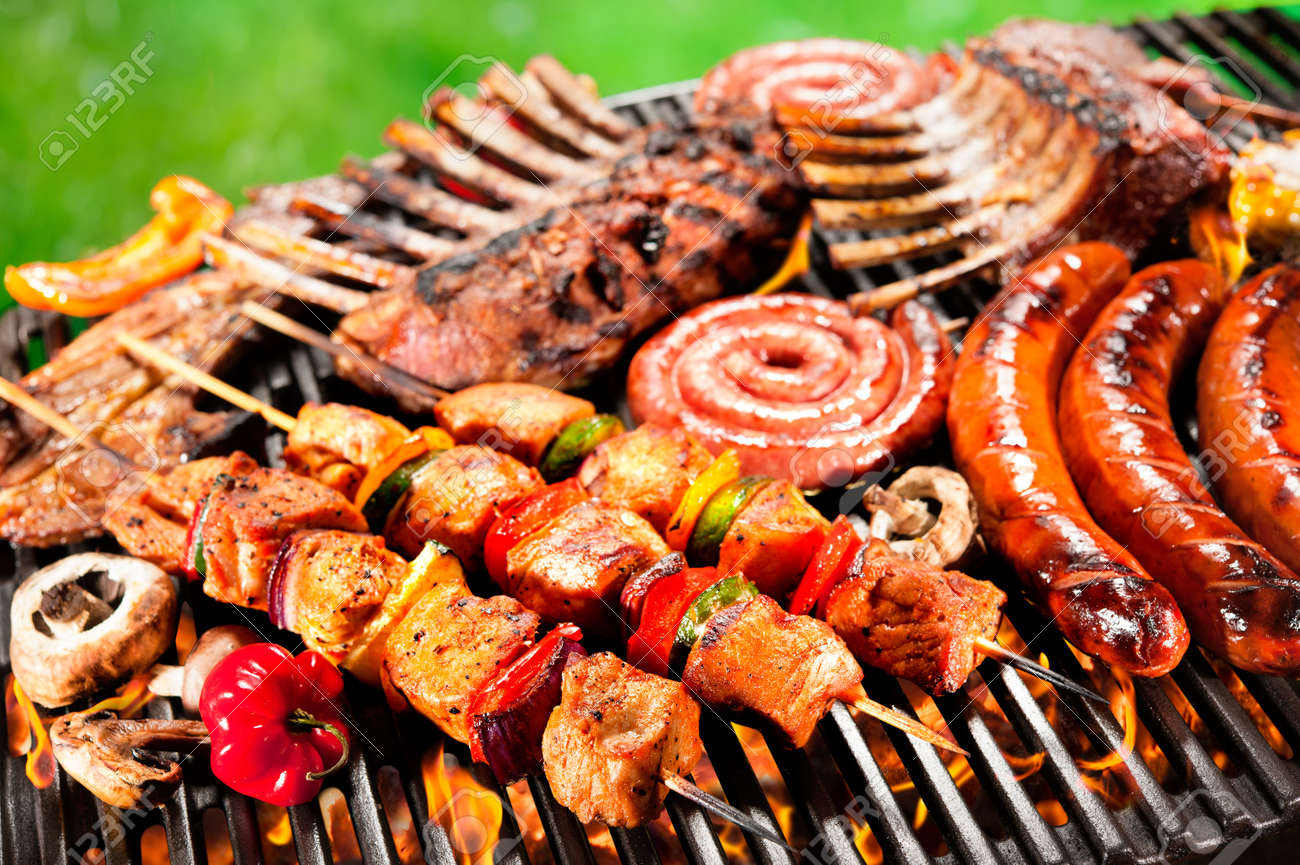 バーベキューで炭火野菜焼き盛り合わせ美味しい肉 の写真素材 画像素材 Image