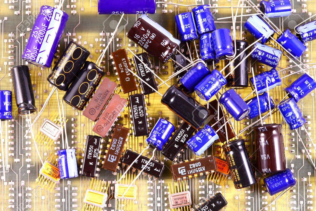 Диоды транзисторы микросхемы. Микросхемы, транзисторы, диоды,резисторы ,конденсаторы. Конденсатор и резистор. Резистор транзистор конденсатор. Конденсатор и транзистор.