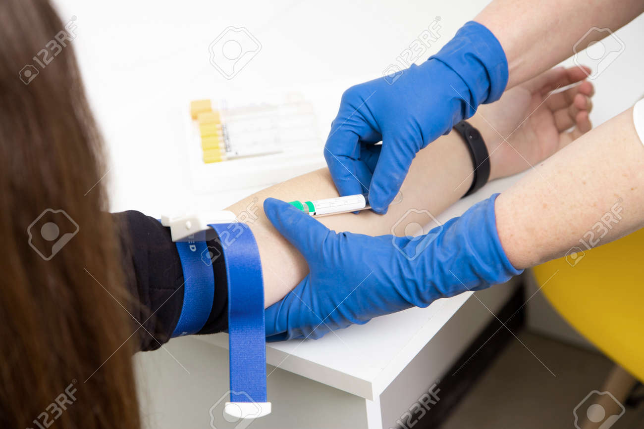 blood sampling from a patient's vein in the laboratory. AIDS and infection testing - 118939251 blood sampling from a patient's vein in the laboratory. AIDS and infection testing - 118939251