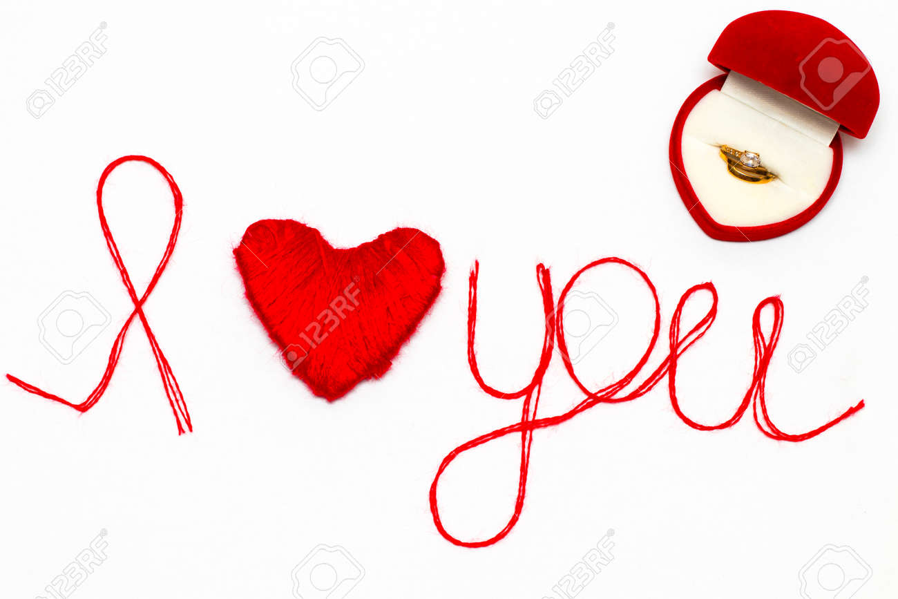言葉とハートマークのバレンタインの日に白地に赤い糸は あなたを愛してください の写真素材 画像素材 Image