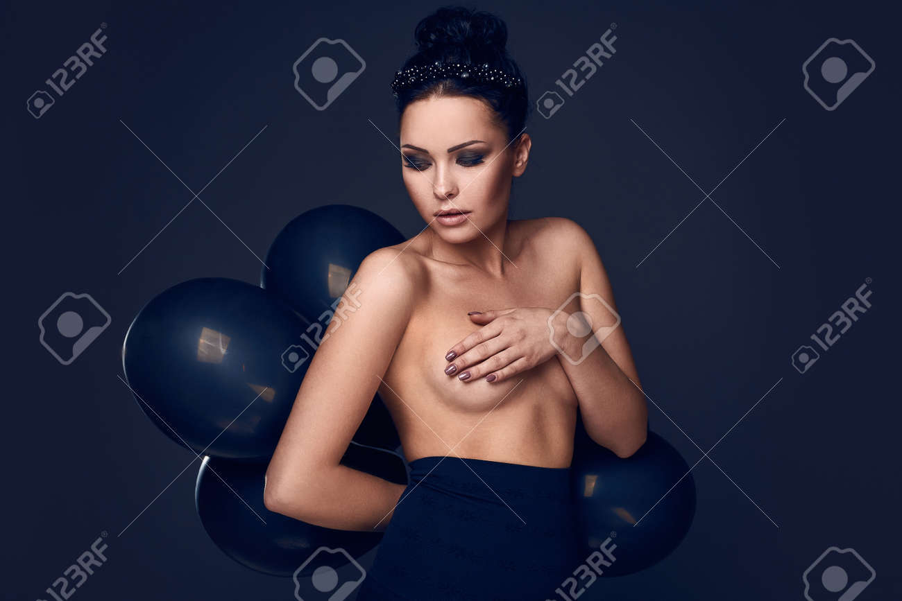 naakt model poseren