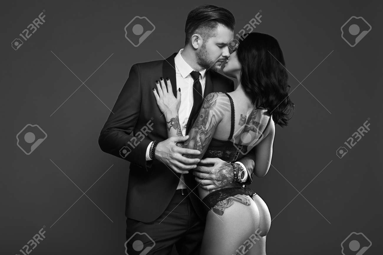 Beau couple tatoué qui baise Beau couple tatoué qui baise