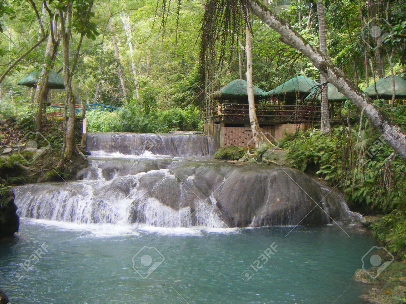 サマル島 フィリピンの滝 の写真素材 画像素材 Image