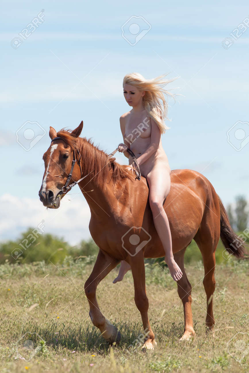 Desnuda a caballo Adult nude Desnuda a caballo