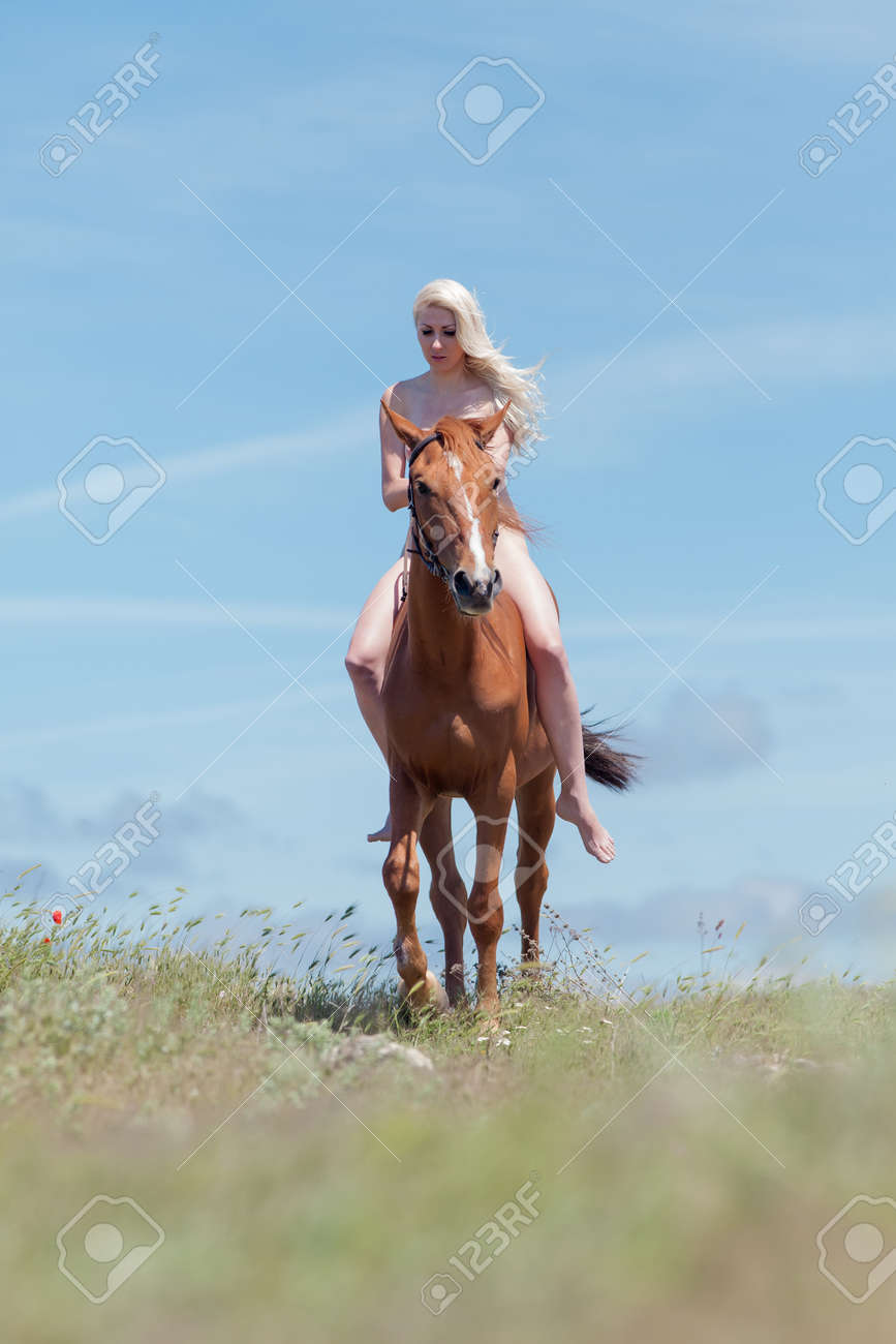 Mujer desnuda a caballo Nude Photos 28 Mujer desnuda a caballo Nude Photos 24