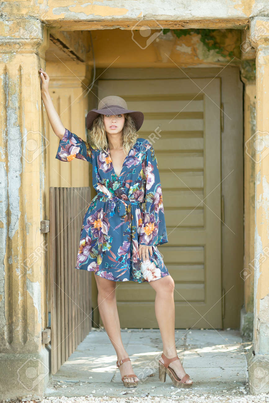robe avec chapeau