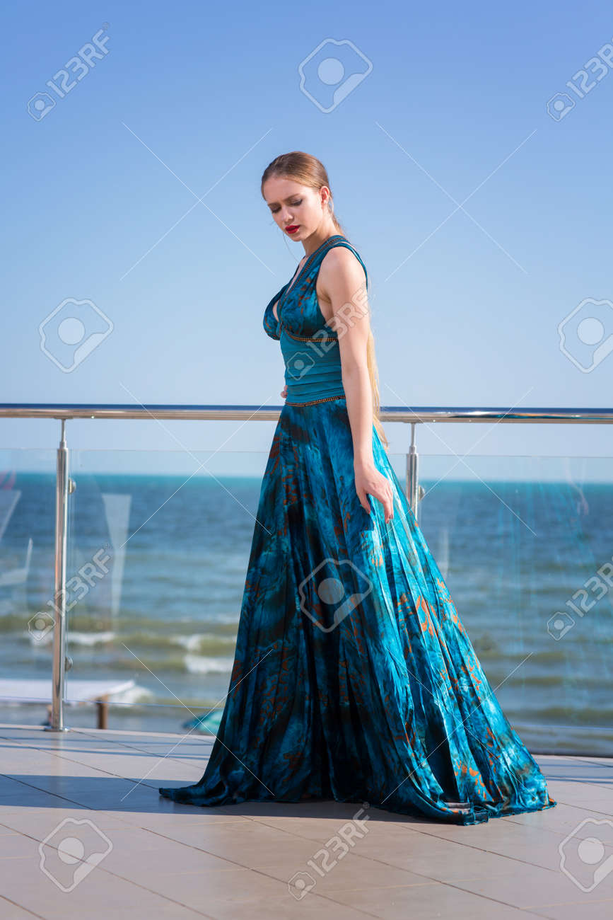 vestito elegante turchese