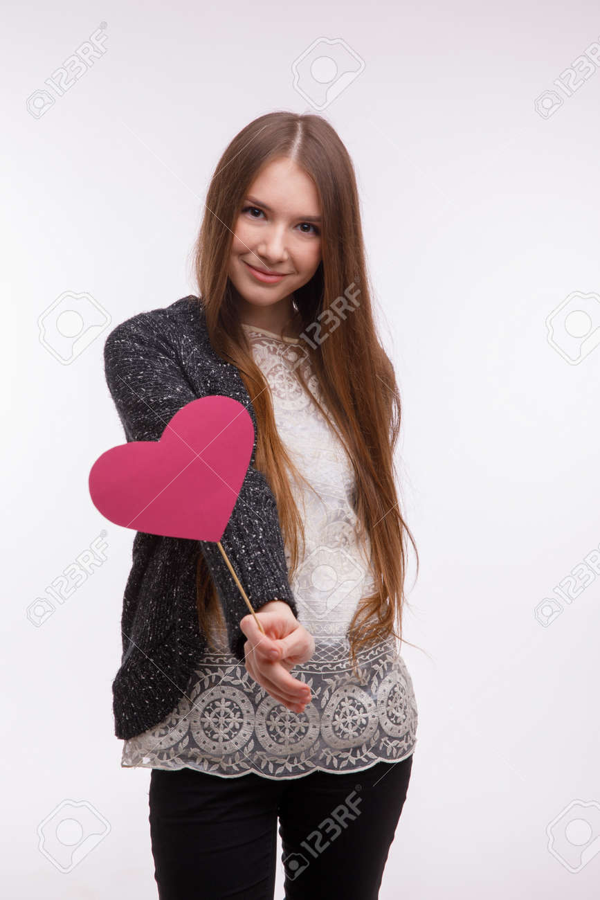 かわいい女の子が棒に紙のハートを持って微笑んでいます 白で隔離された の写真素材 画像素材 Image かわいい女の子が棒に紙のハートを持って微笑んでいます 白で隔離された の写真素材 画像素材 Image