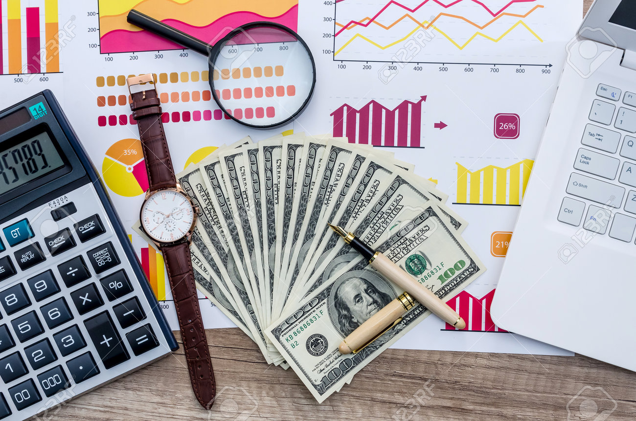 ビジネスコンセプト-グラフ、拡大鏡、ドル、電卓、ラップトップの写真素材・画像素材 Image 162734643