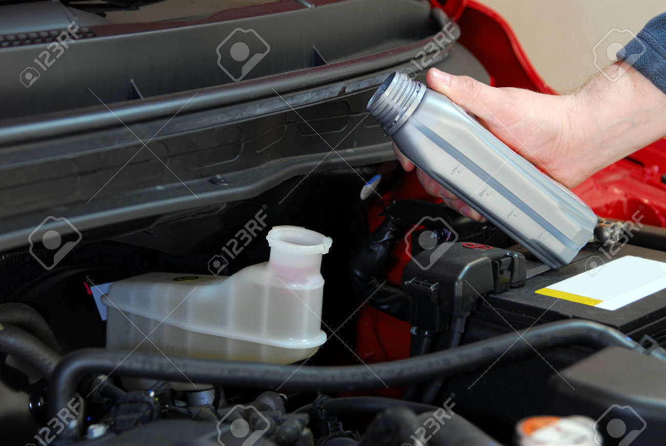 Adding Brake Fluid >> Adding Brake Fluid To A Car Adding Brake Fluid >> Adding Brake Fluid To A Car