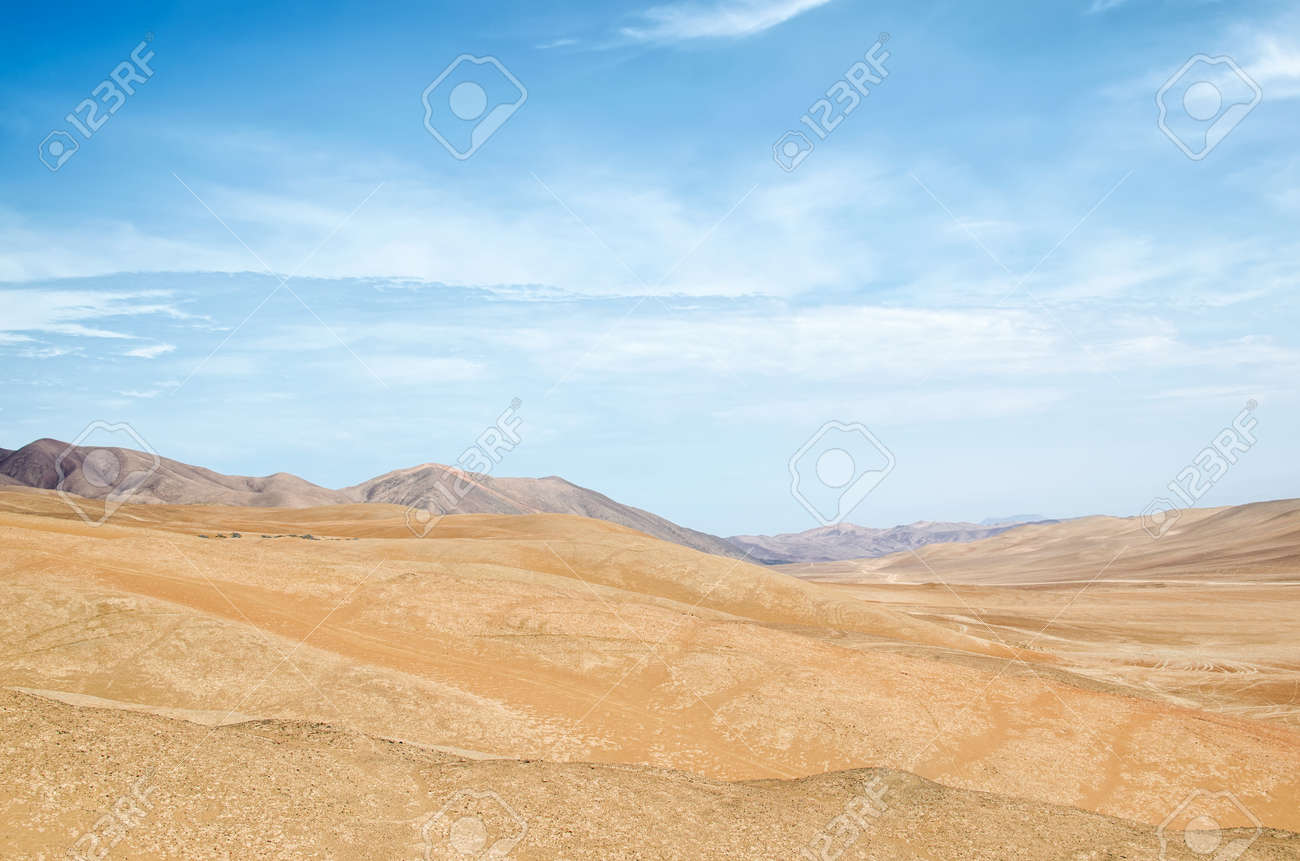 砂漠の乾燥地帯に表示します の写真素材 画像素材 Image