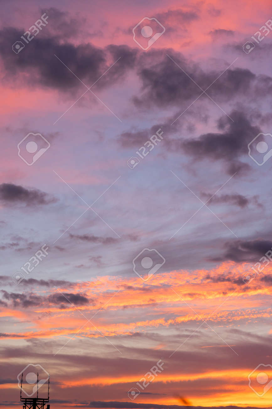 夕焼け空の背景 の写真素材 画像素材 Image