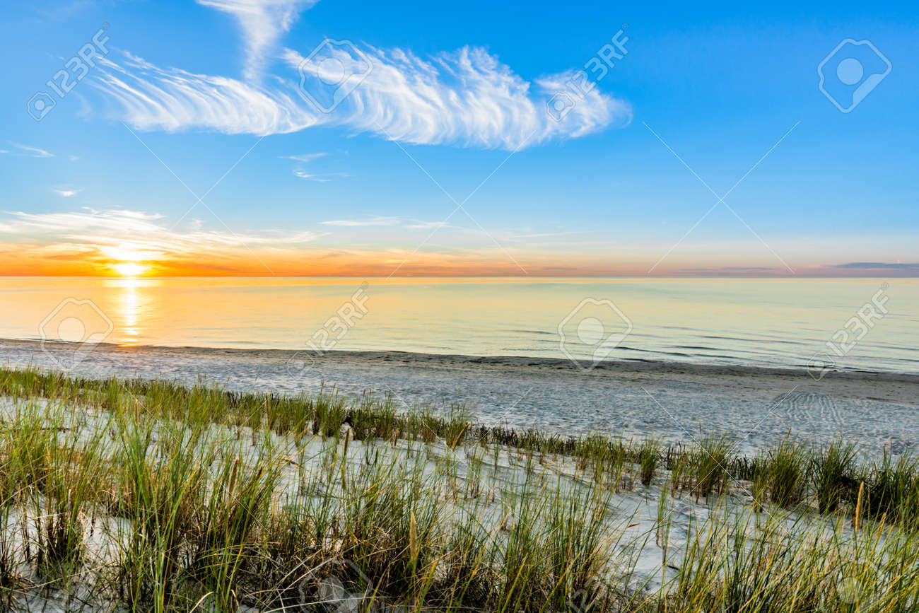 美しい夕日 ビーチの壁紙 夏の風景海 ポーランド の写真素材 画像素材 Image 美しい夕日 ビーチの壁紙 夏の風景海 ポーランド の写真素材 画像素材 Image