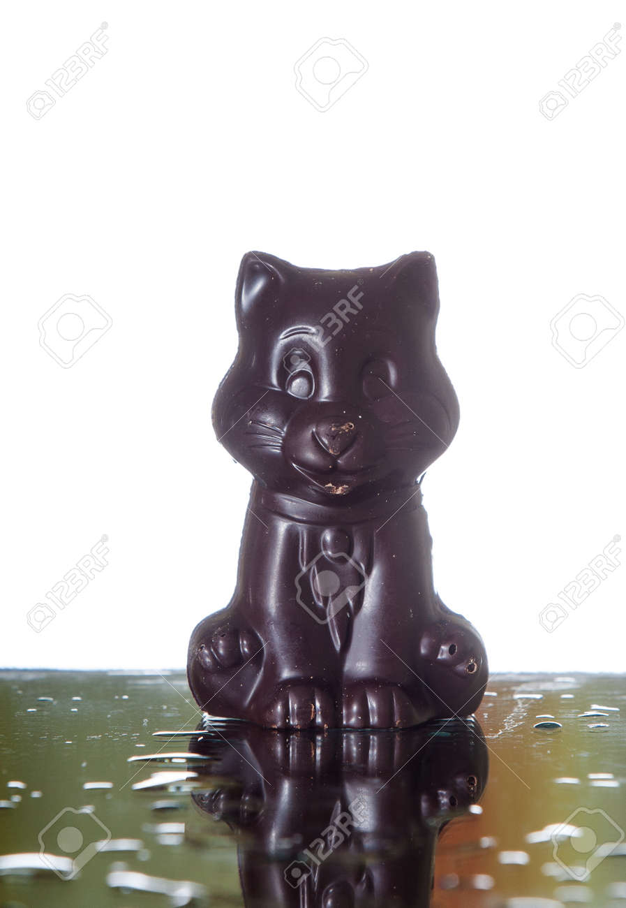 Chocolat Noir Chat Chiffre Isole Sur Fond Blanc Banque D Images Et Photos Libres De Droits Image