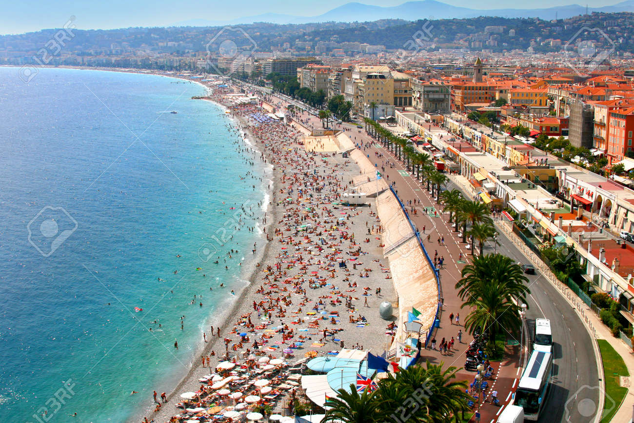 Luxus Resort Der Franzosisch Riviera Schones Panorama Stadt Nizza In Frankreich Sonnig Sommertag Mittelmeer Offentlicher Strand Beruhmt Kai Palmen Und Hauser Von Nizza Lizenzfreie Fotos Bilder Und Stock Fotografie Image 10257027