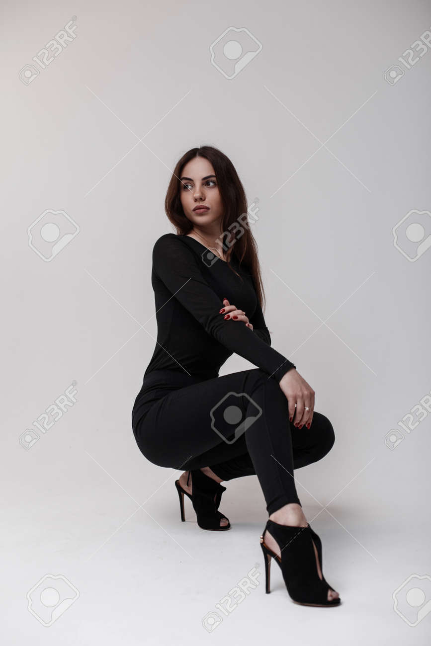 black shirt and black leggings