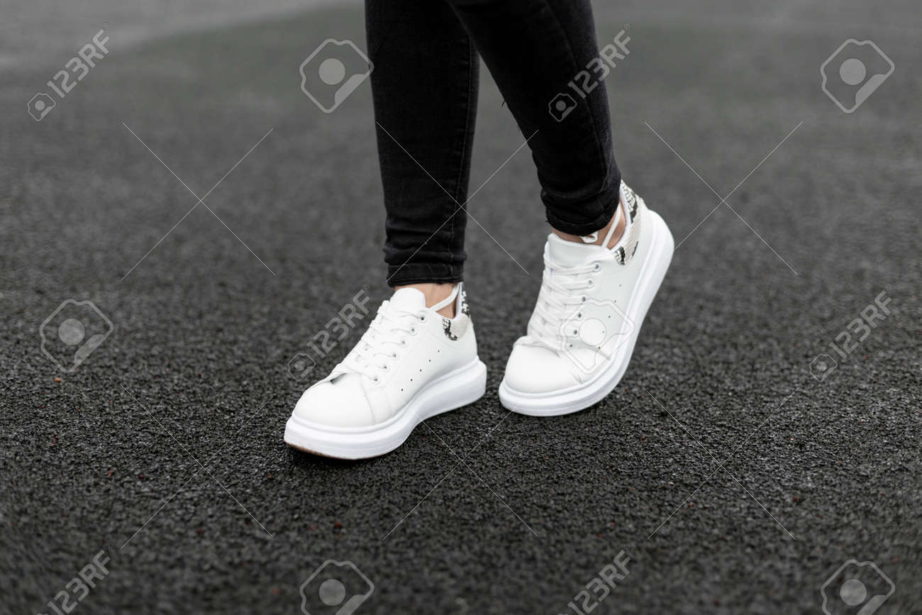 stylish sneakers womens
