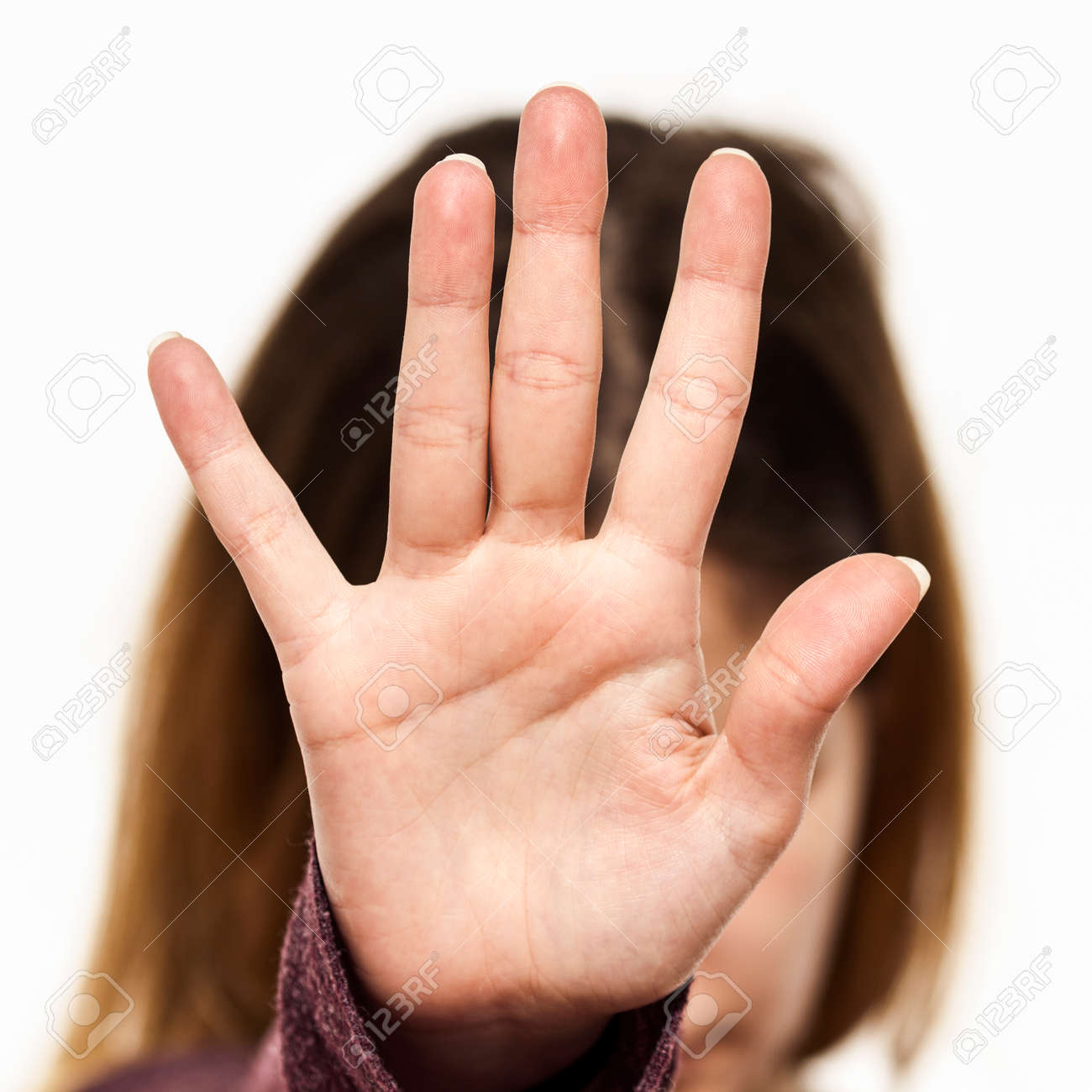 女の子を広げて彼女の手のひらで彼女の顔を非表示に の写真素材 画像素材 Image 女の子を広げて彼女の手のひらで彼女の顔を非表示に の写真素材 画像素材 Image