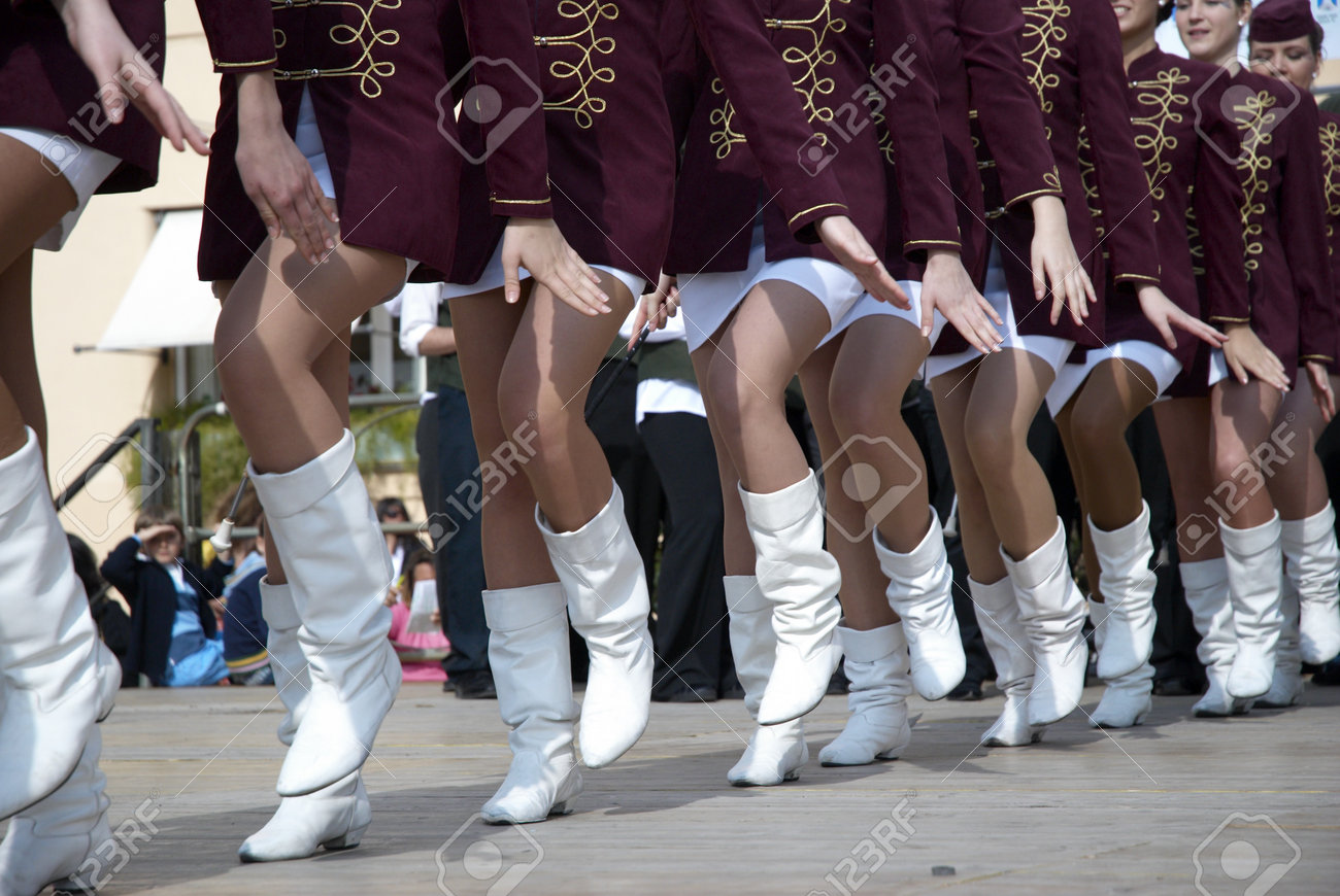 バトン　バトンガール アーモンドの花祭りの民俗学が国際舞台で踊るバトンガールの写真素材・画像素材 Image 11542246