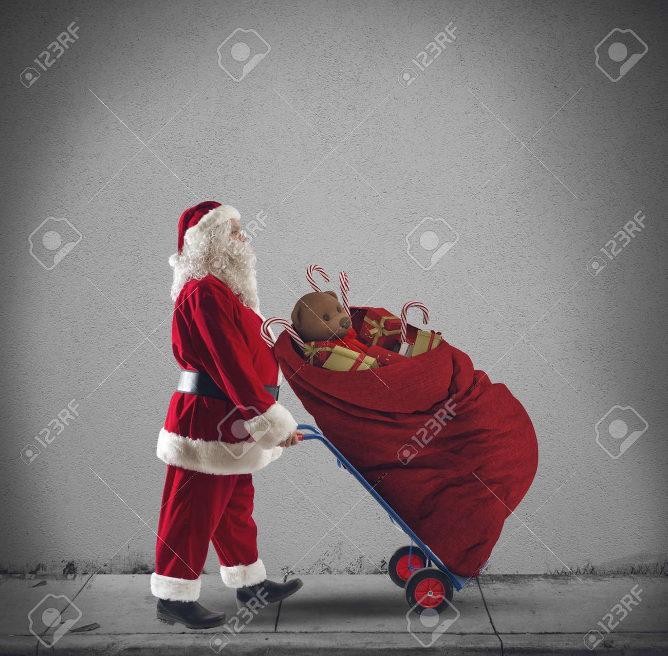 サンタ クロース クリスマスのギフトの宅配便として の写真素材 画像素材 Image サンタ クロース クリスマスのギフトの宅配便として の写真素材 画像素材 Image