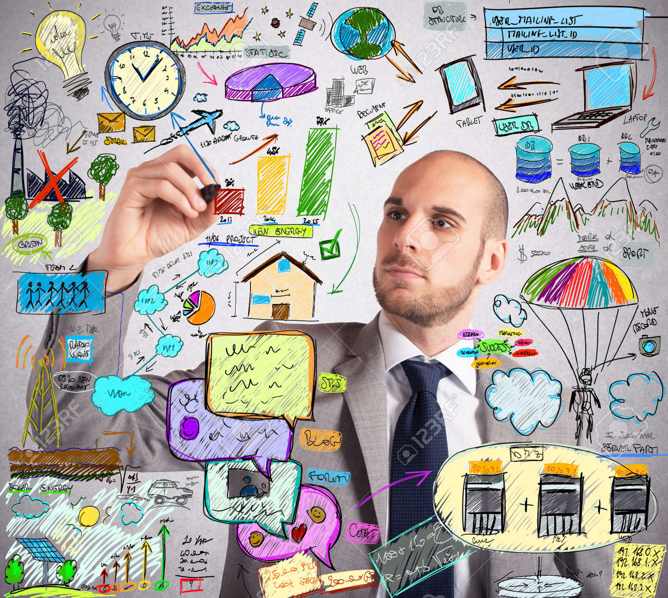 ビジネスマン 独創的な生態学的な改善計画を作成 の写真素材 画像素材 Image