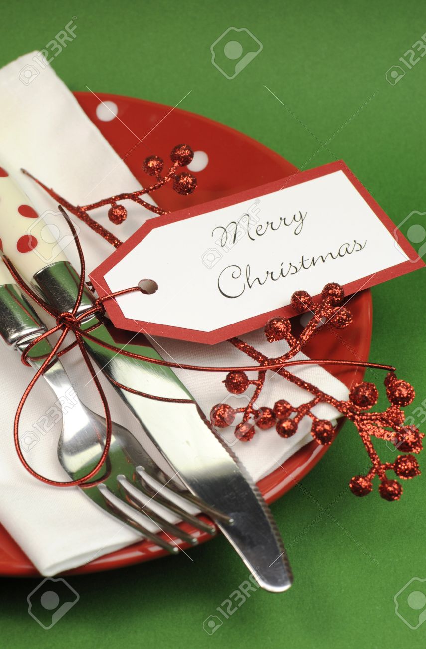 Traditionnel Rouge Et Vert Joyeux Repas De Noel Ou La Mise En Place Du Tableau De Midi Gros Plan Vertical Banque D Images Et Photos Libres De Droits Image