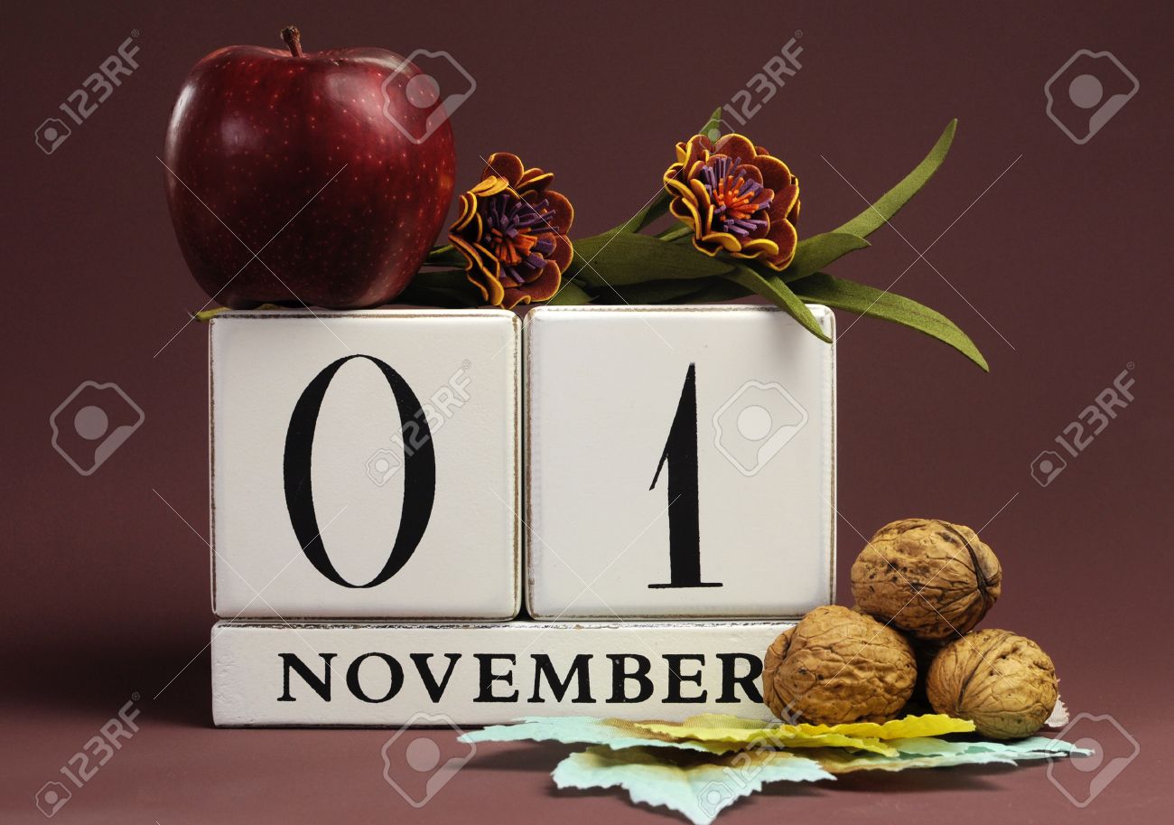 Speichern Sie Das Datum Der Saison Individuellen Kalender Für 1. November Mit Herbst-Farben, Früchte Und Blumen Fallthema Für Geburtstage, Besondere Anlässe Individuelle, Feiertage Und Events Lizenzfreie Fotos, Bilder und Stock Fotografie. Image