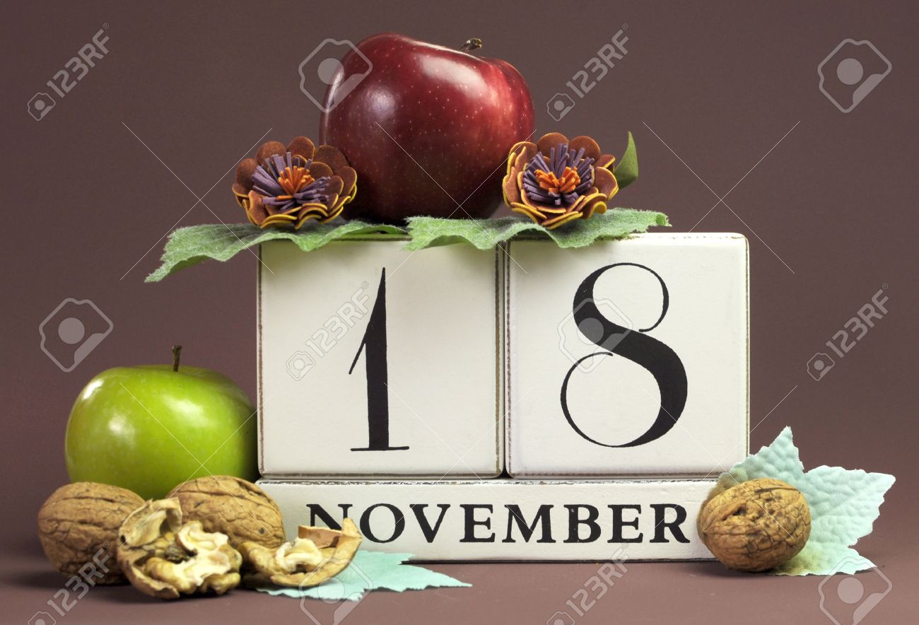 誕生日 個々 の特別なイベント 祝日とイベントの秋の色 果実や花秋をテーマにしたの 11 月 18 日日季節個々 のカレンダーを保存します の写真素材 画像素材 Image