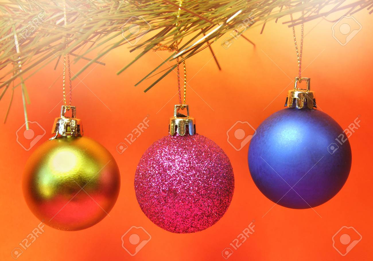 カラフルなレンズフレアで安物の宝石クリスマスオーナメント の写真素材 画像素材 Image