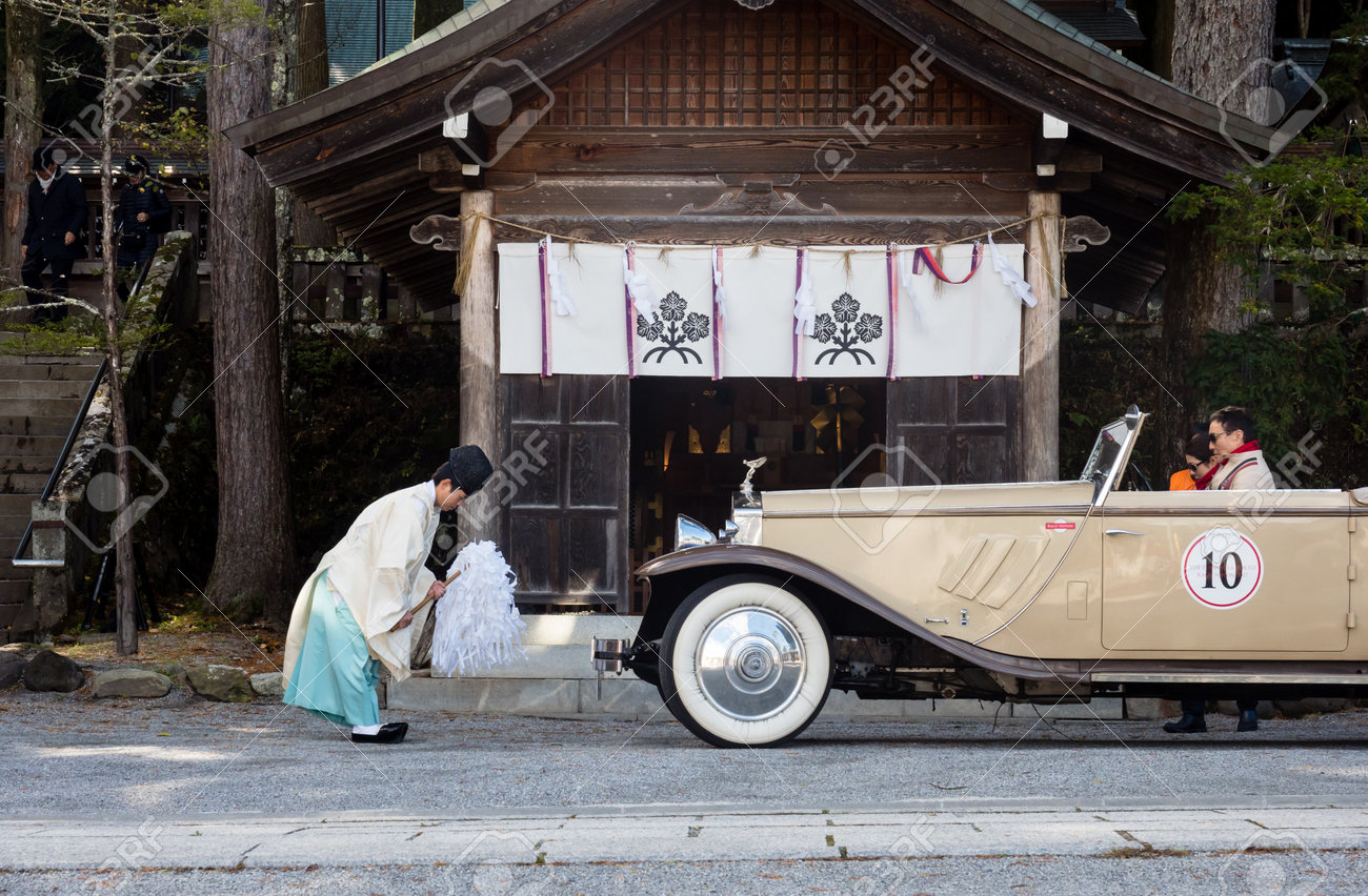 Chino Nagano Prefecture Japan October 22 2017 Shinto Priest Blessing A Car At Suwa Taisha Kamisha