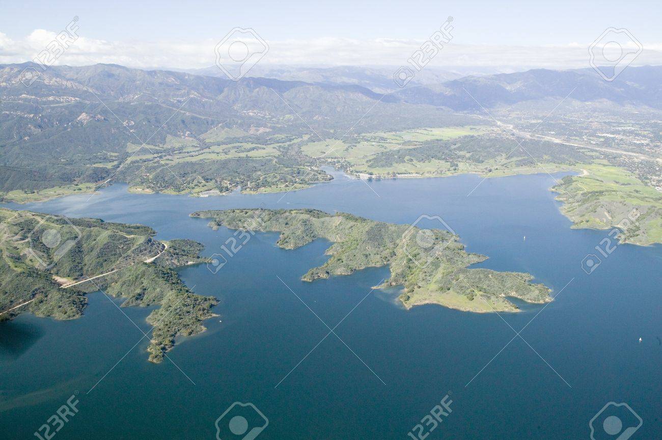 ベンチュラ郡 カリフォルニア州オーハイで春にレイク カシータス内湖の島の空中写真 の写真素材 画像素材 Image ベンチュラ郡 カリフォルニア州オーハイで春にレイク カシータス内湖の島の空中写真 の写真素材 画像素材 Image